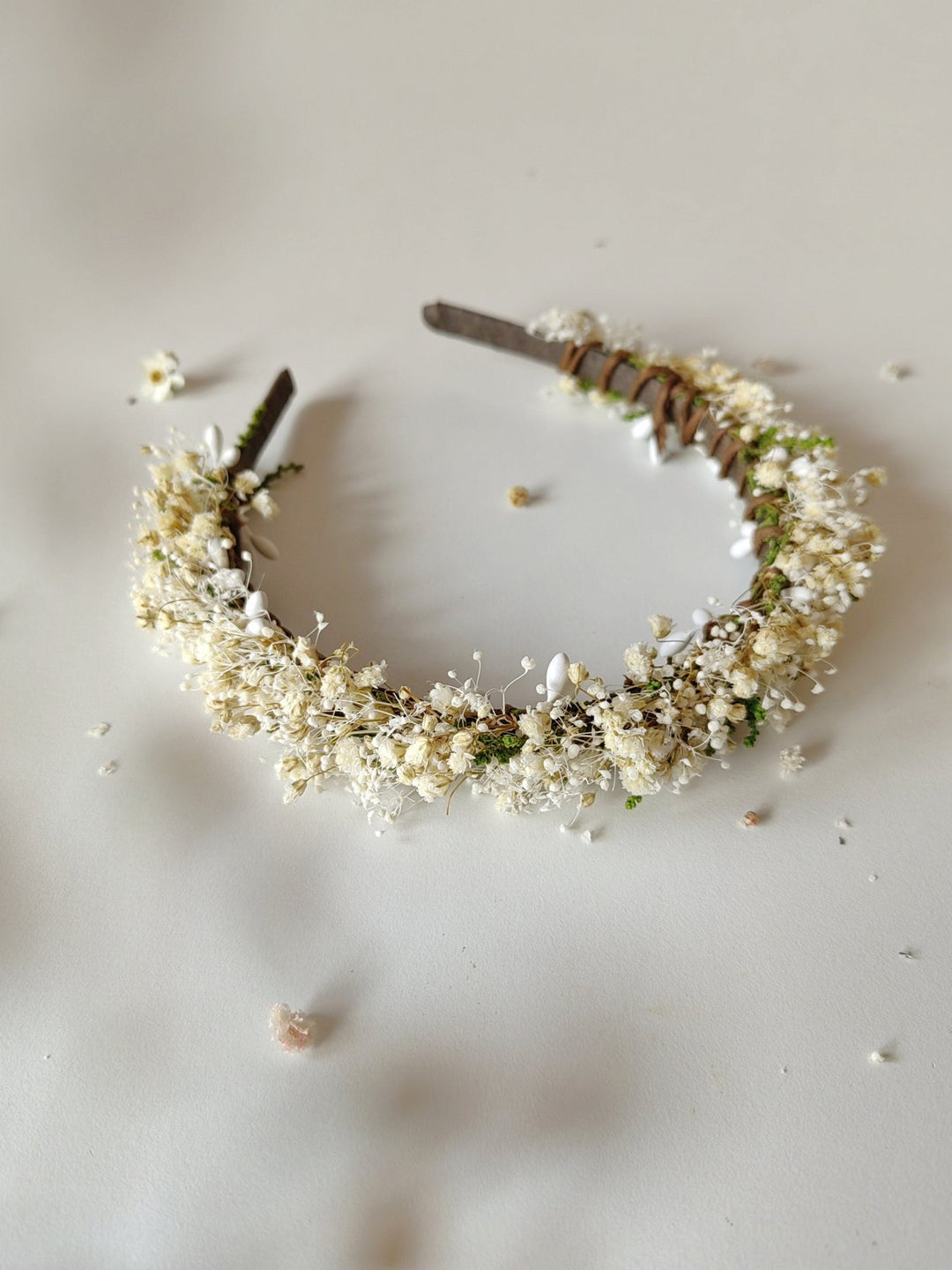 Beige Dried Flower Headband: Rustic Gypsophila Wedding Hairpiece – handmade floral hair accessory by magaela