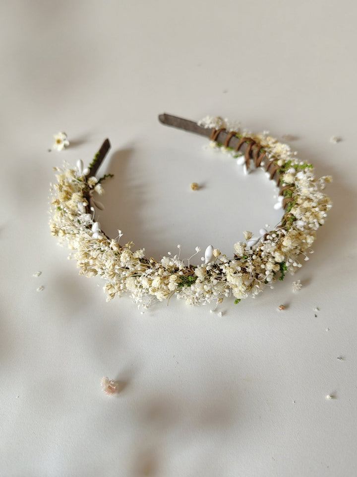 Beige Dried Flower Headband: Rustic Gypsophila Wedding Hairpiece – handmade floral hair accessory by magaela