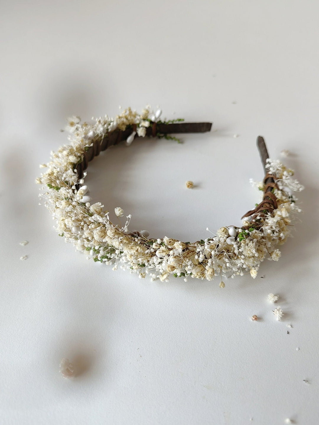 Beige Dried Flower Headband: Rustic Gypsophila Wedding Hairpiece – handmade floral hair accessory by magaela