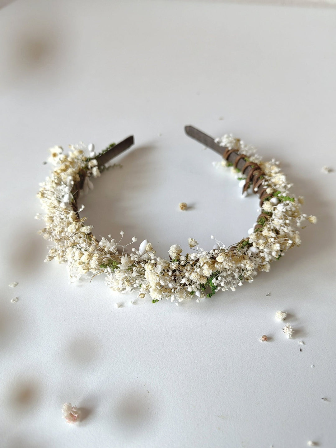 Beige Dried Flower Headband: Rustic Gypsophila Wedding Hairpiece – handmade floral hair accessory by magaela