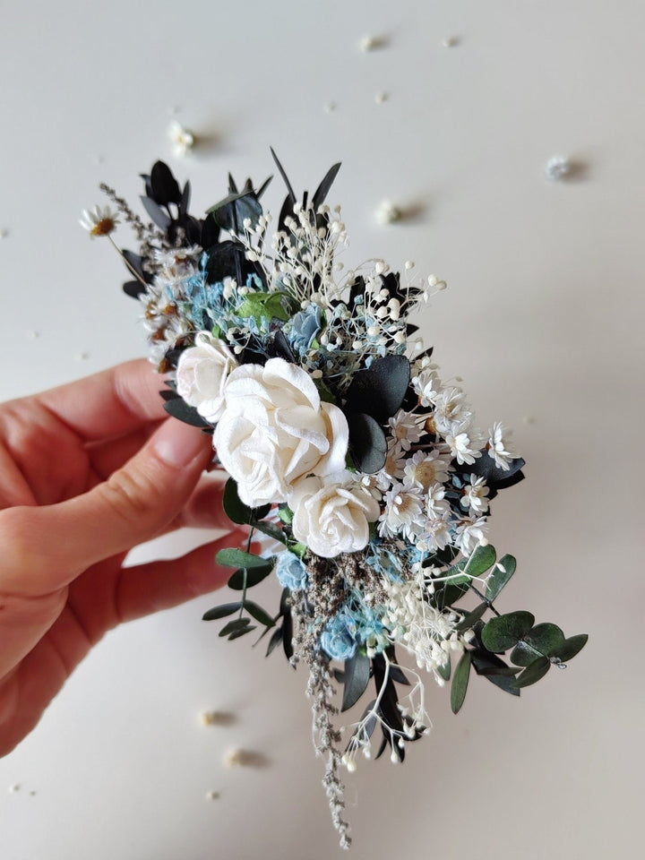White & Blue Rose Bridal Hair Comb: Cottagecore Wedding Accessory – handmade floral hair accessory by magaela