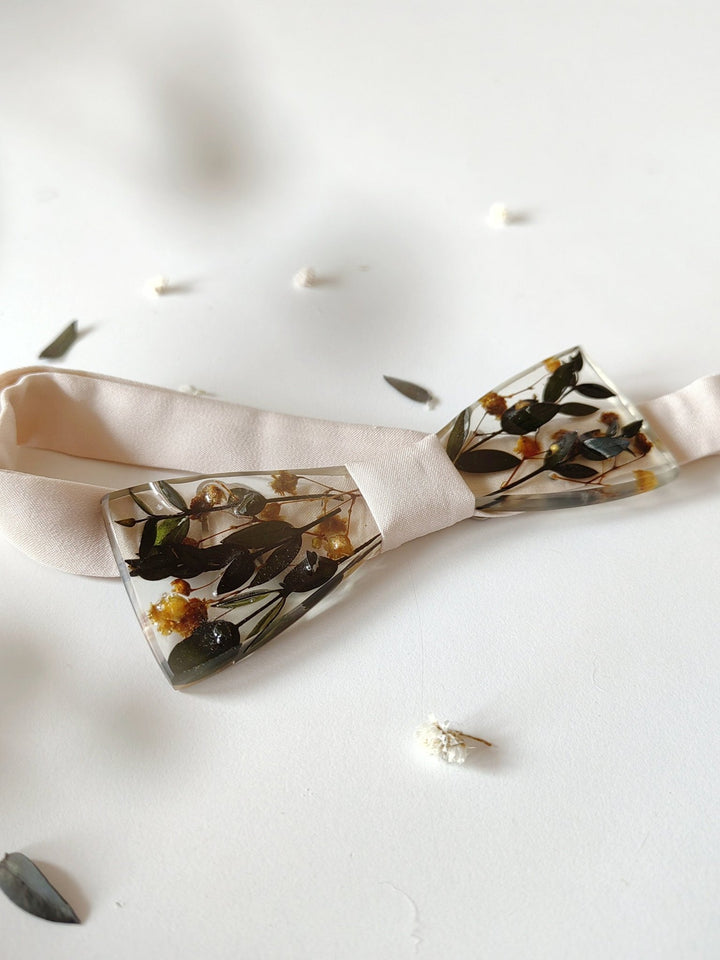 Resin Flower Bow Tie: Botanical Wedding Groom Accessory – handmade floral hair accessory by magaela