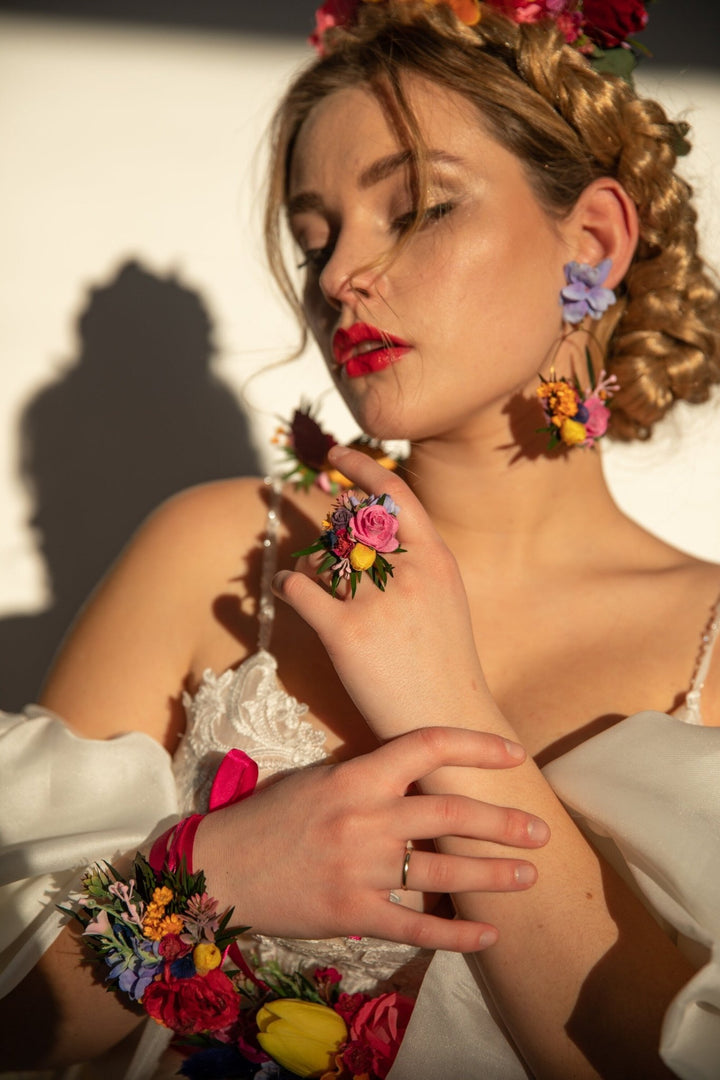 Boho Flower Circle Earrings: Bridal Wedding Jewelry – handmade floral hair accessory by magaela