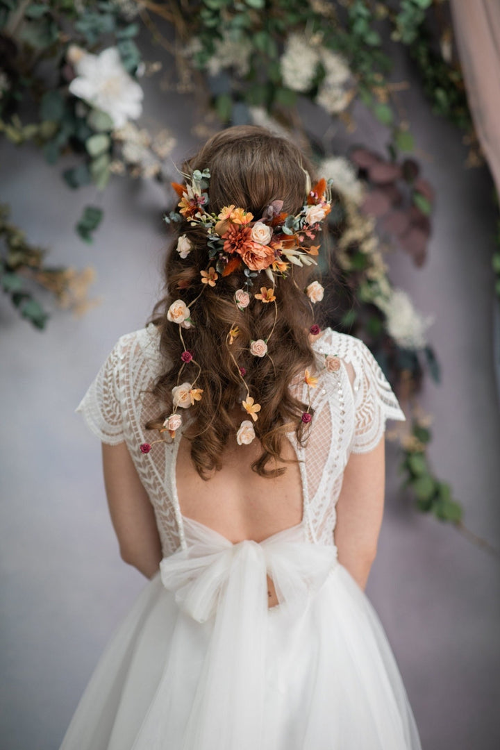 Rustic Wedding Hair Vine with Veil – Boho Bridal Hairpiece | Autumn Bridal Headpiece | Flower Vine for Outdoor Weddings – handmade floral hair accessory by magaela