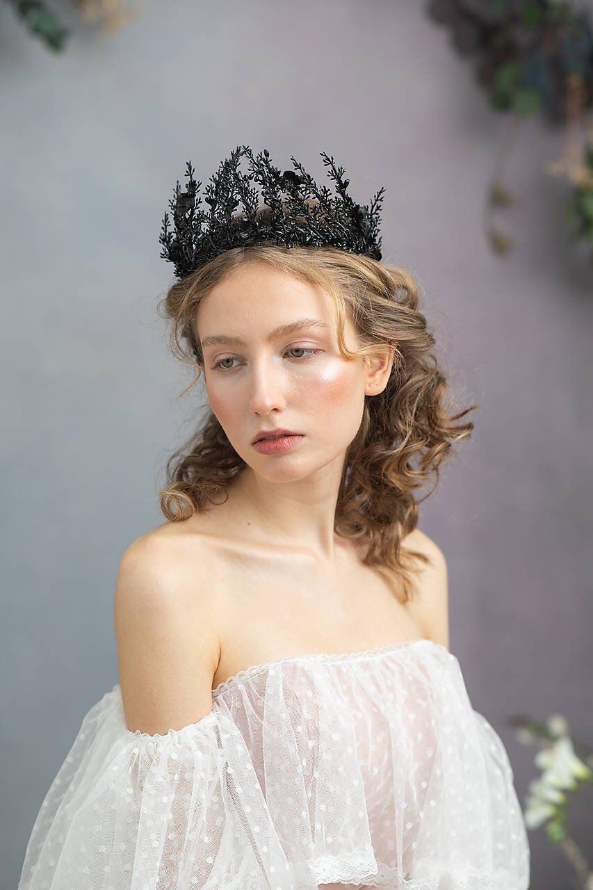 Black Flower Crown: Gothic Wedding Bridal Headpiece – handmade floral hair accessory by magaela