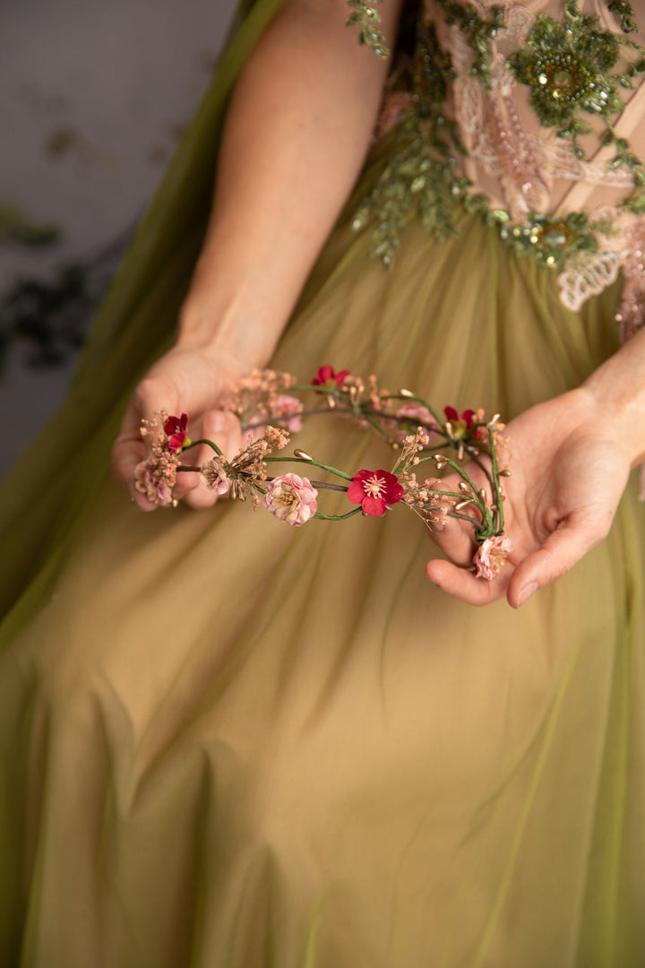 Floral Elven Bridal Crown: Fairytale Wedding Tiara – handmade floral hair accessory by magaela