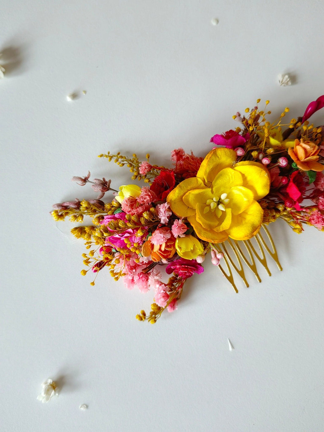 Summer Flower Bridal Set: Hair Comb, Boutonniere & Hairpins – handmade floral hair accessory by magaela