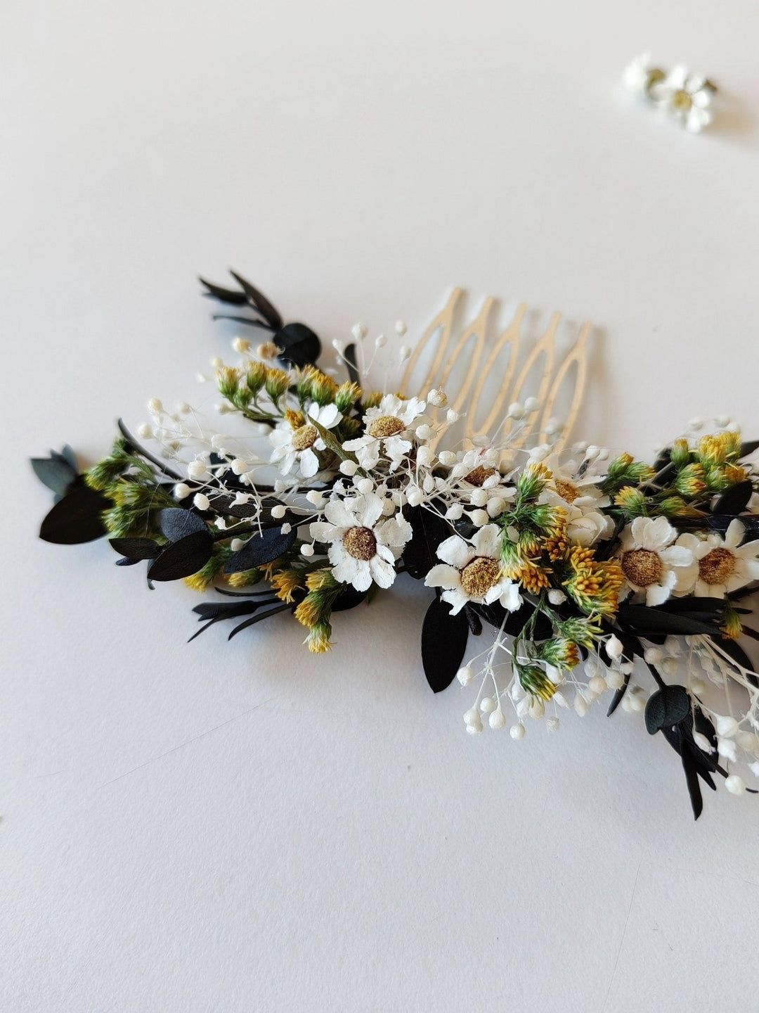 Eucalyptus Flower Hair Comb: Preserved Greenery Bridal Comb – handmade floral hair accessory by magaela