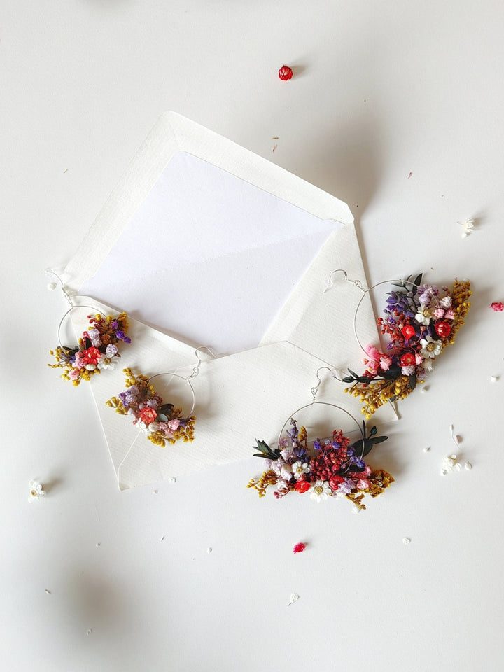 Preserved Flower Circle Earrings: Meadow Wedding Jewelry – handmade floral hair accessory by magaela