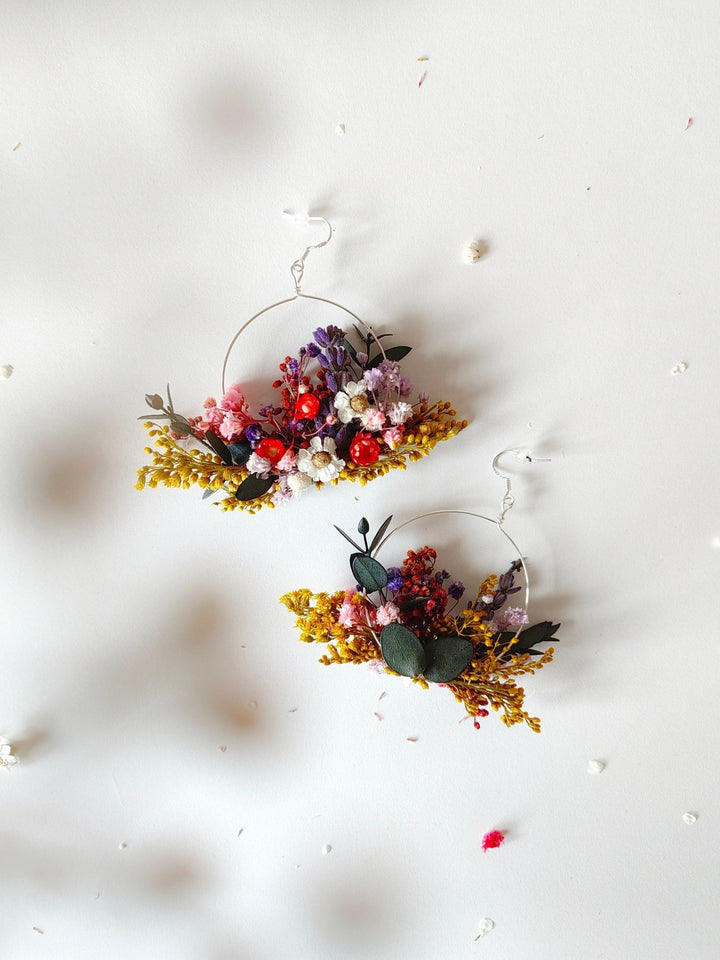 Preserved Flower Circle Earrings: Meadow Wedding Jewelry – handmade floral hair accessory by magaela