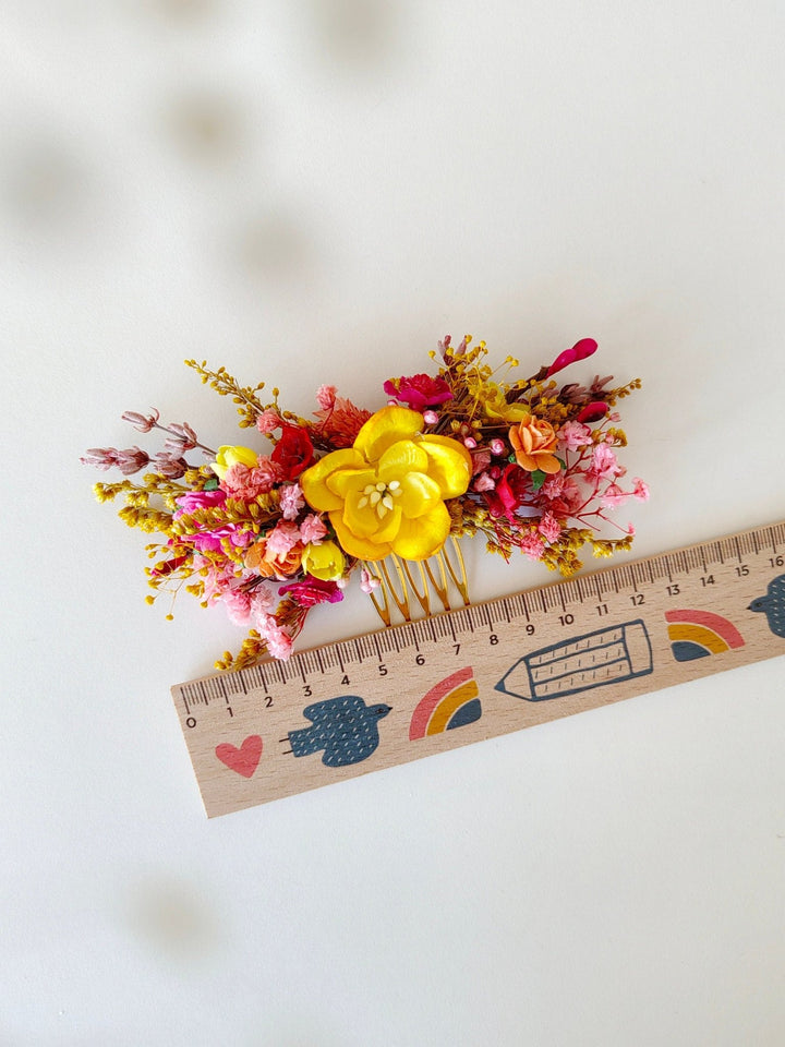 Summer Flower Bridal Set: Hair Comb, Boutonniere & Hairpins – handmade floral hair accessory by magaela