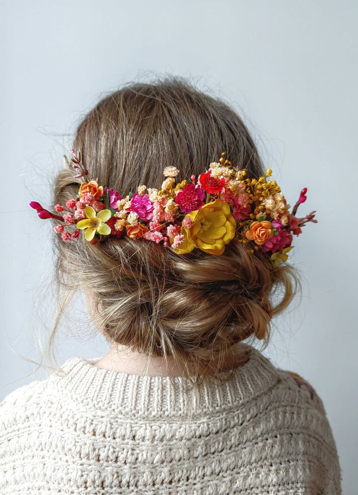 Summer Flower Bridal Set: Hair Comb, Boutonniere & Hairpins – handmade floral hair accessory by magaela