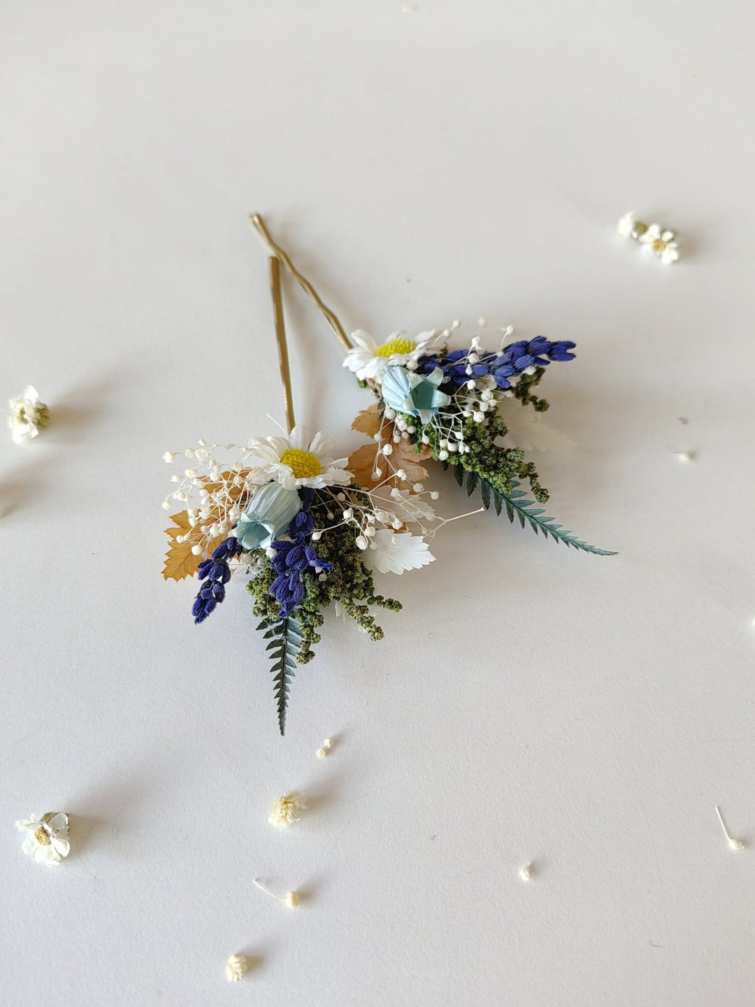 Daisy Flower Hairpins: Spring Wedding Hair Accessories – handmade floral hair accessory by magaela