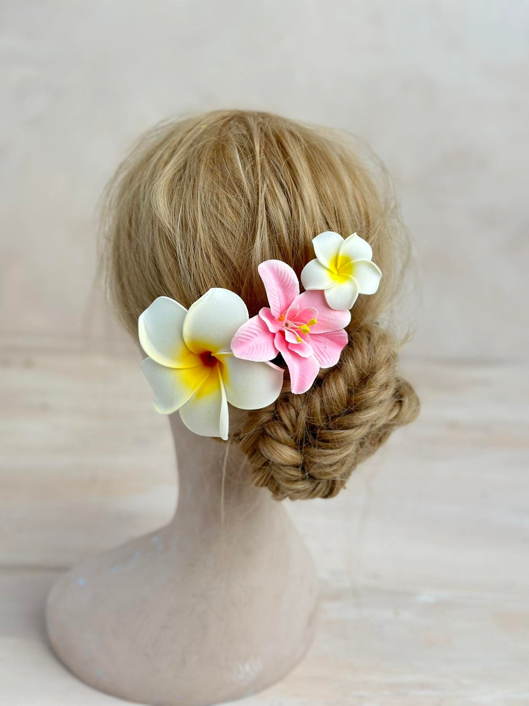 Plumeria Flower Hair Comb: Tropical Beach Wedding Accessory – handmade floral hair accessory by magaela