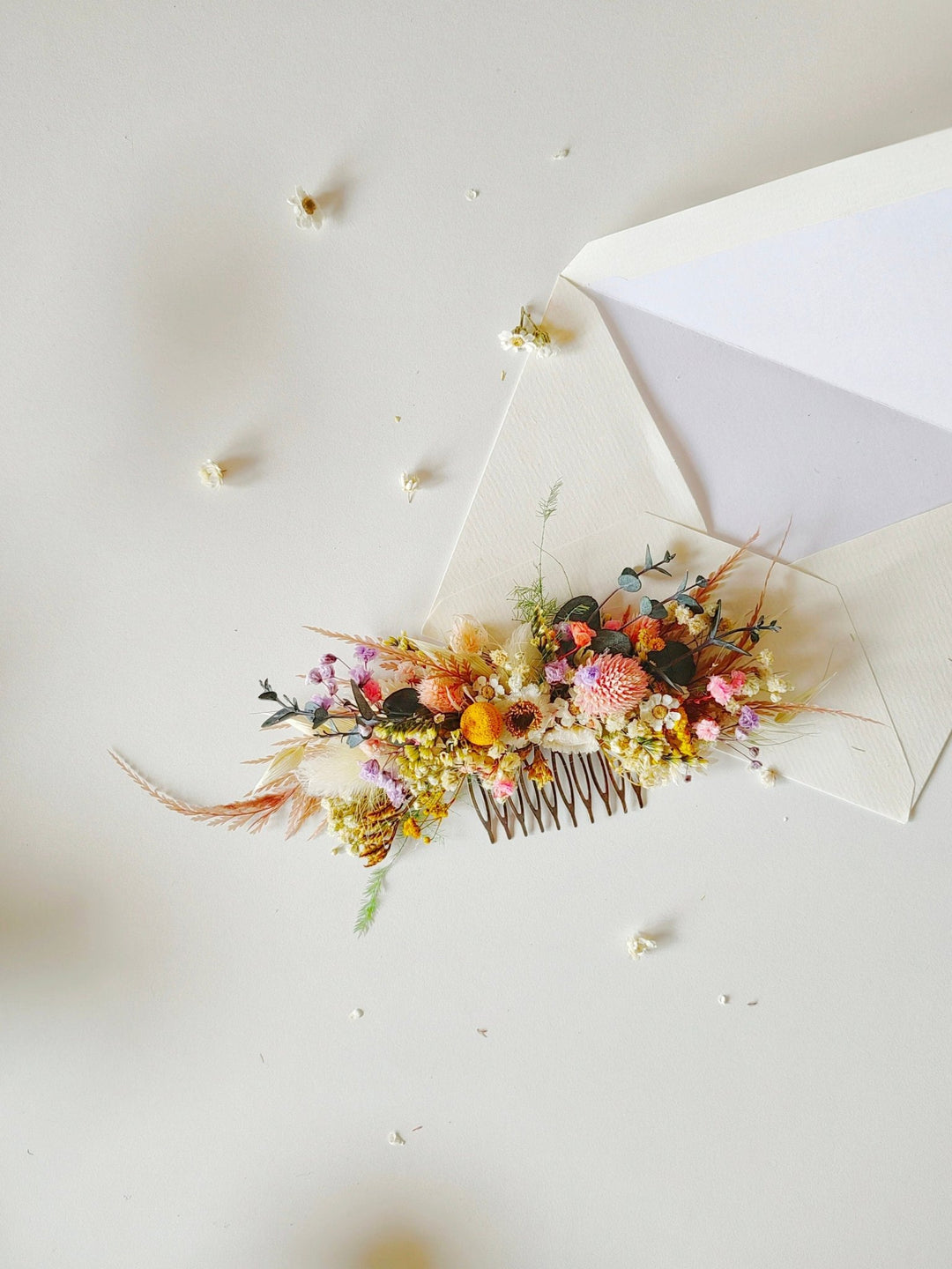 Wildflower Hair Comb: Rustic Bridal Accessory with Preserved Flowers – handmade floral hair accessory by magaela