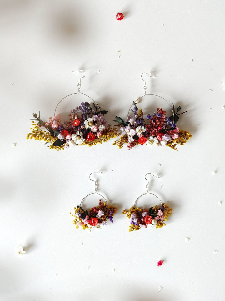 Preserved Flower Circle Earrings: Meadow Wedding Jewelry – handmade floral hair accessory by magaela
