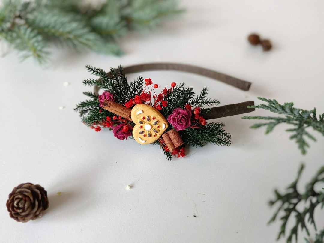 Red Christmas Headband: Gingerbread Heart, Cinnamon & Winter Flower – handmade floral hair accessory by magaela