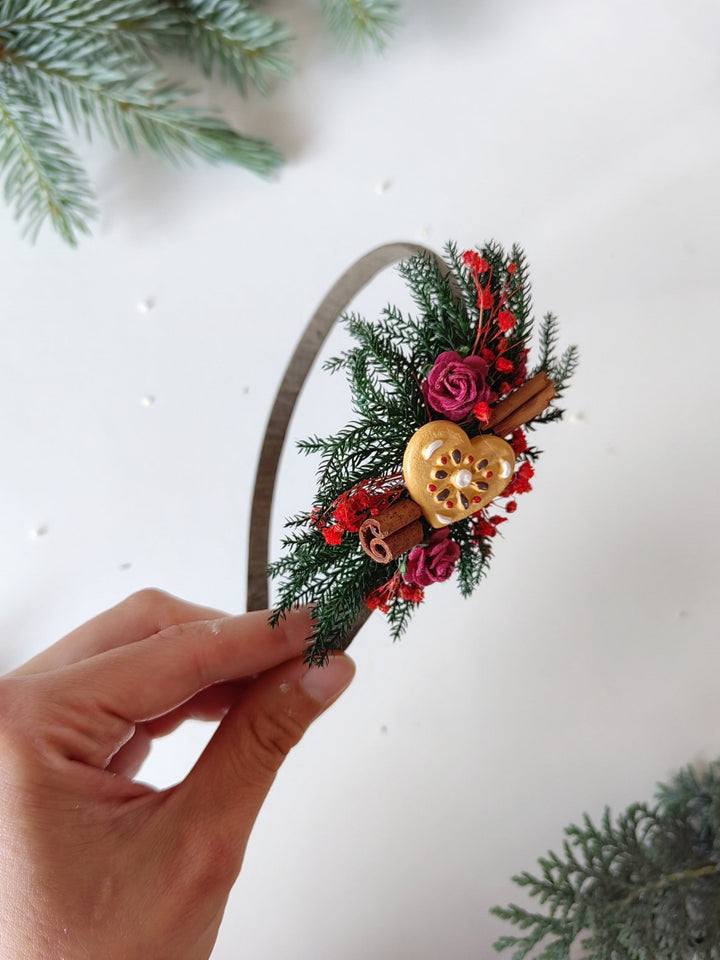 Red Christmas Headband: Gingerbread Heart, Cinnamon & Winter Flower – handmade floral hair accessory by magaela