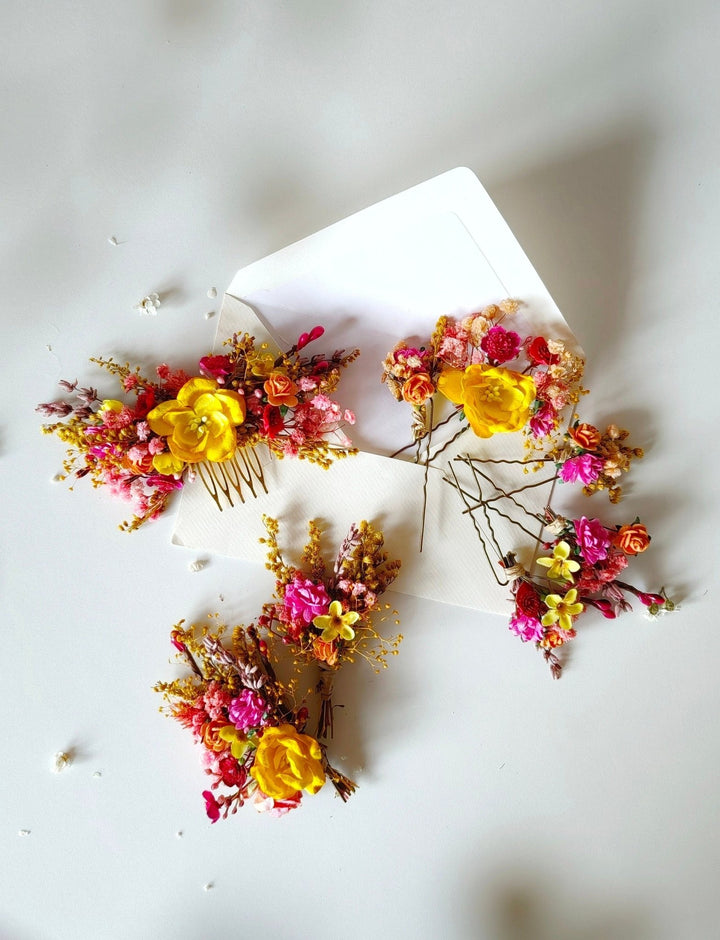 Summer Flower Bridal Set: Hair Comb, Boutonniere & Hairpins – handmade floral hair accessory by magaela