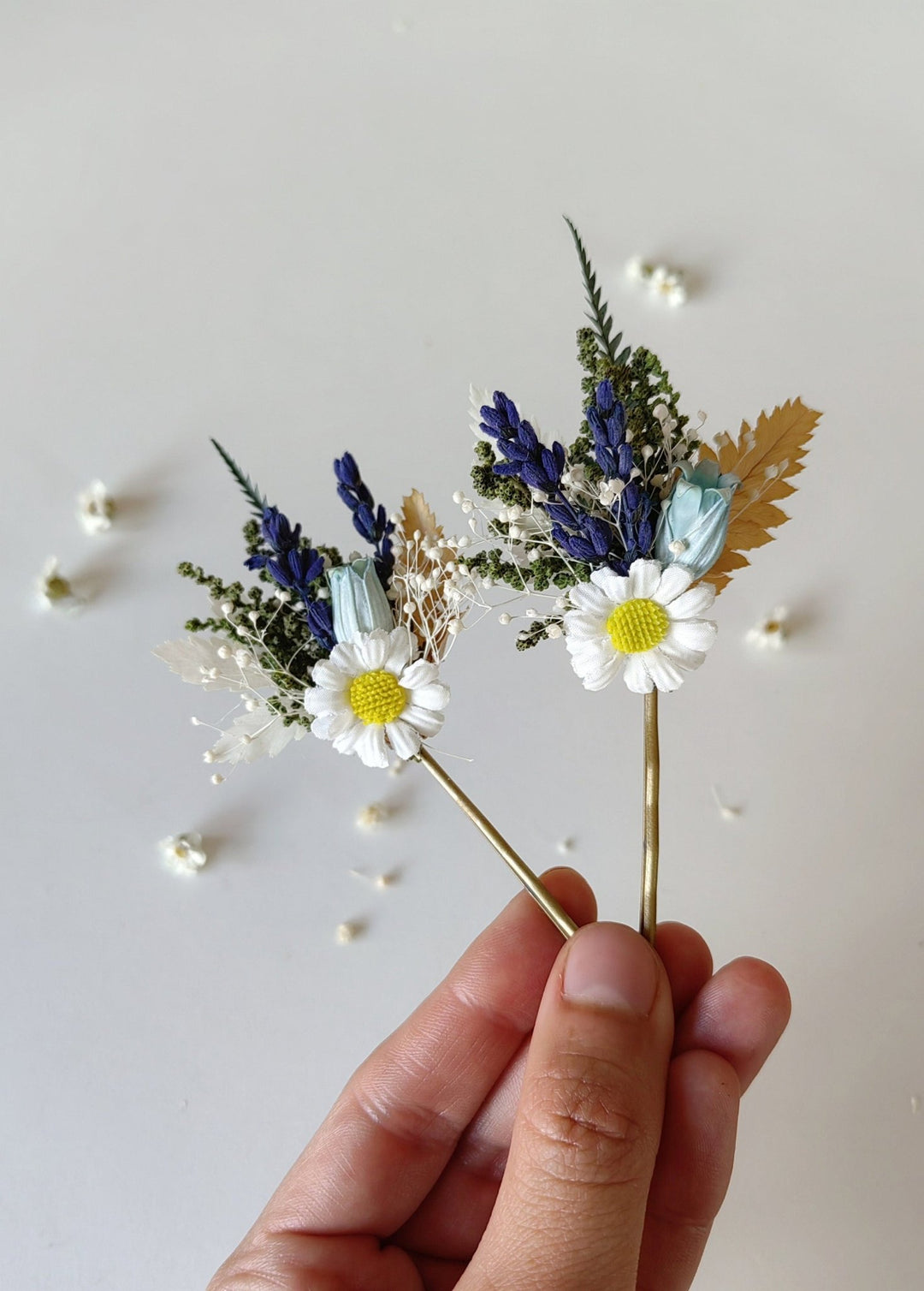 Daisy Flower Hairpins: Spring Wedding Hair Accessories – handmade floral hair accessory by magaela