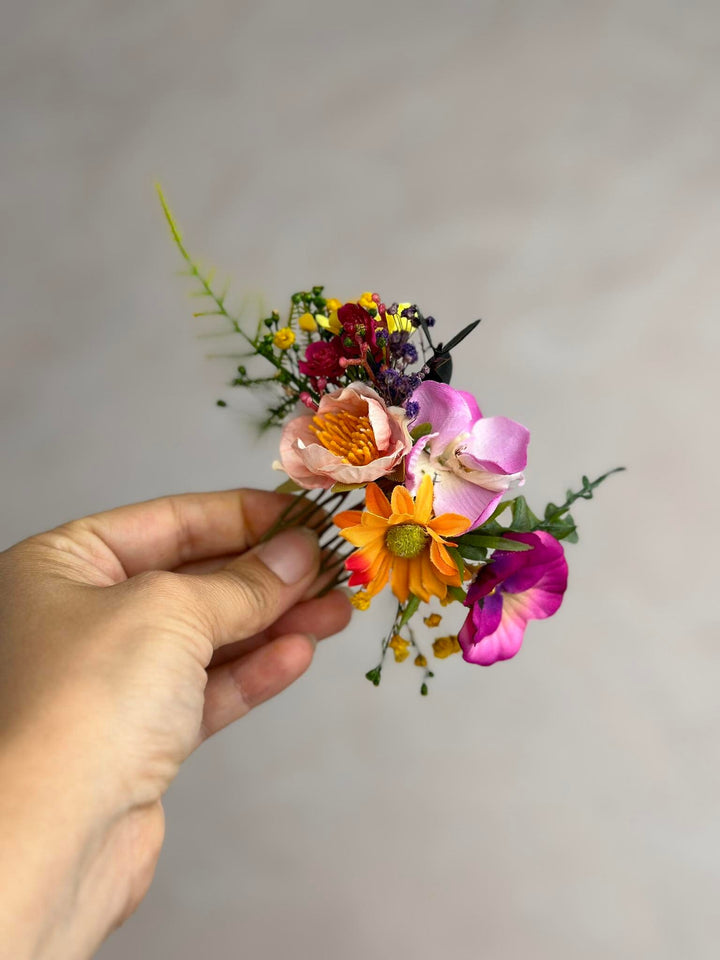 Magenta Flower Hair Comb: Tropical Wedding Headpiece – handmade floral hair accessory by magaela