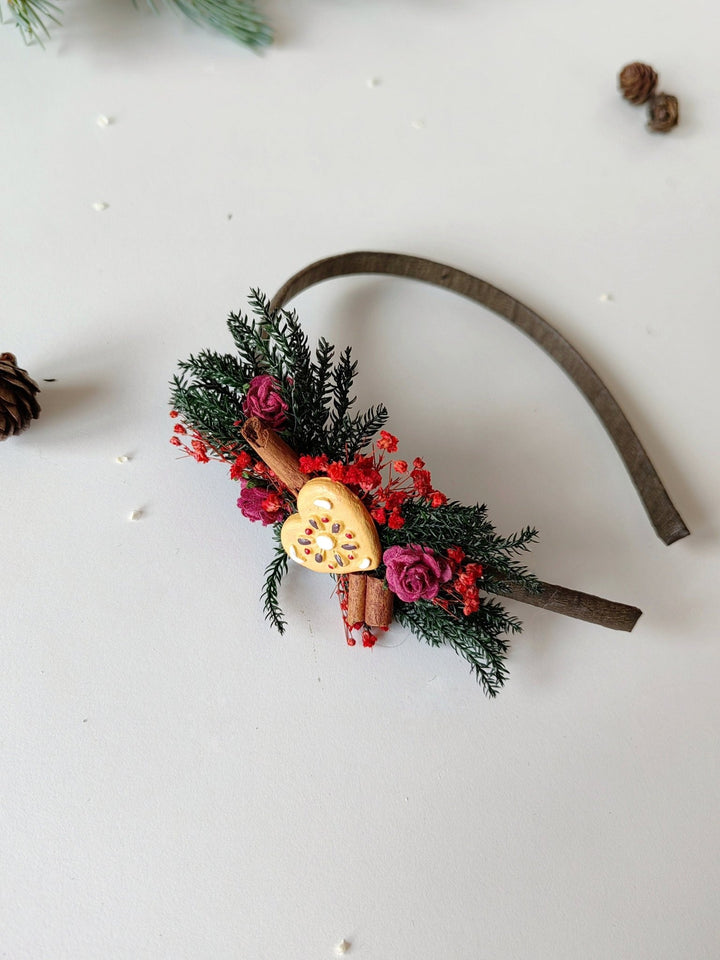 Red Christmas Headband: Gingerbread Heart, Cinnamon & Winter Flower – handmade floral hair accessory by magaela