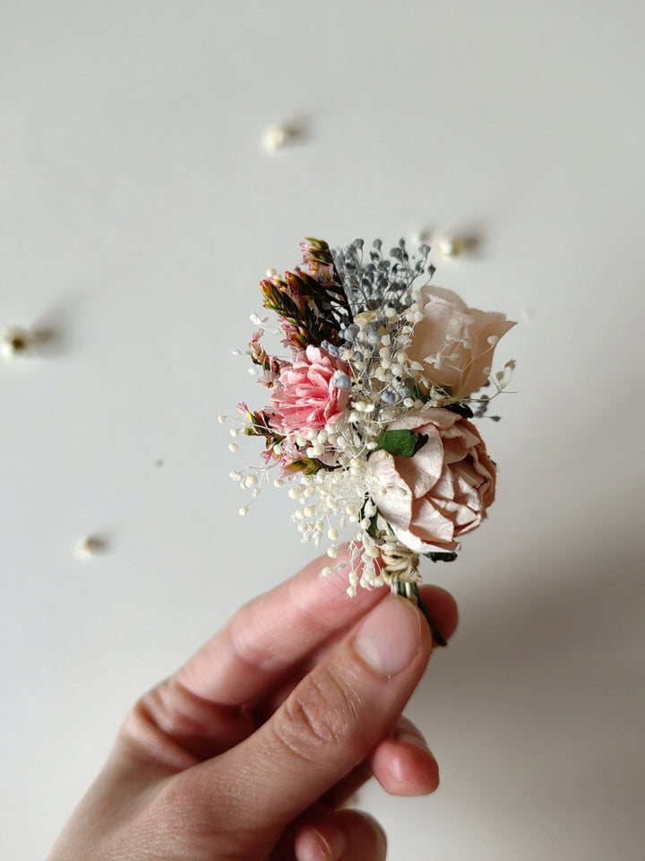 Blush Flower Boutonniere: Summer Wedding Groom Corsage – handmade floral hair accessory by magaela