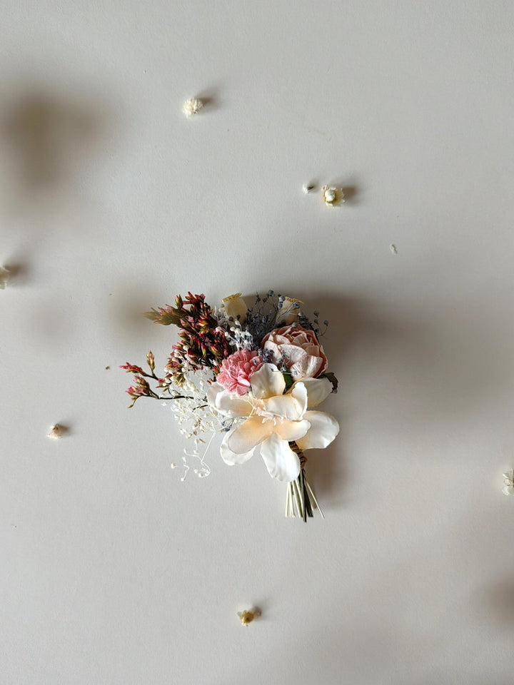 Blush Flower Boutonniere: Summer Wedding Groom Corsage – handmade floral hair accessory by magaela