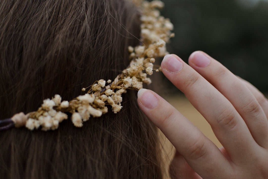 Preserved Baby's Breath Flower Crown: Natural Bridal Hair Wreath – handmade floral hair accessory by magaela