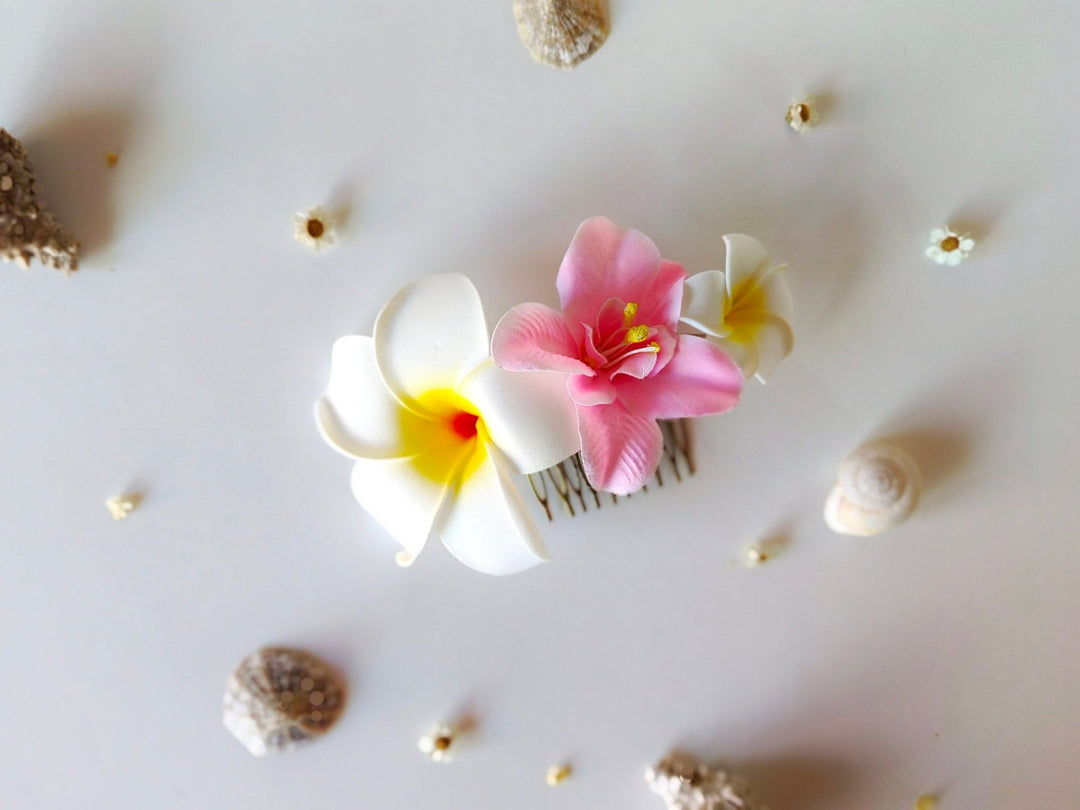 Plumeria Flower Hair Comb: Tropical Beach Wedding Accessory – handmade floral hair accessory by magaela