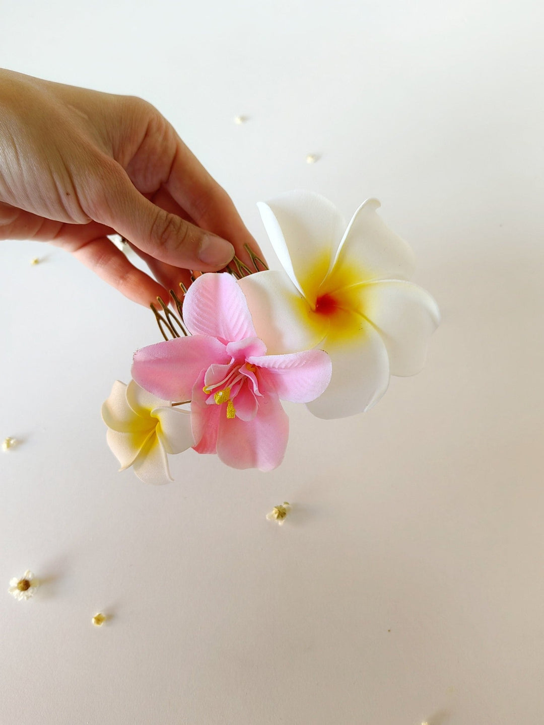 Plumeria Flower Hair Comb: Tropical Beach Wedding Accessory – handmade floral hair accessory by magaela