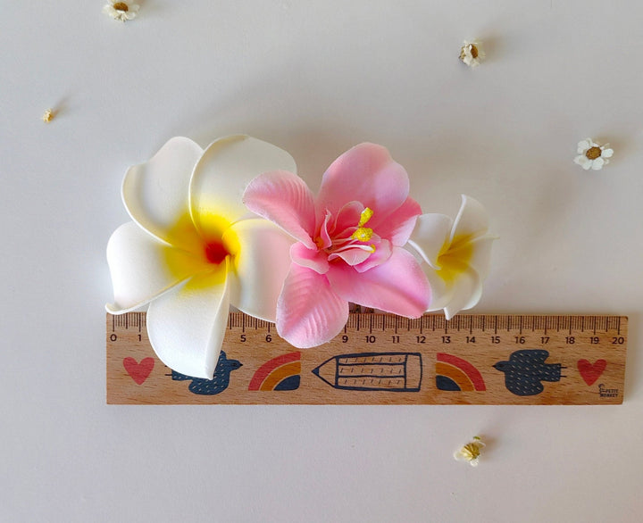Plumeria Flower Hair Comb: Tropical Beach Wedding Accessory – handmade floral hair accessory by magaela