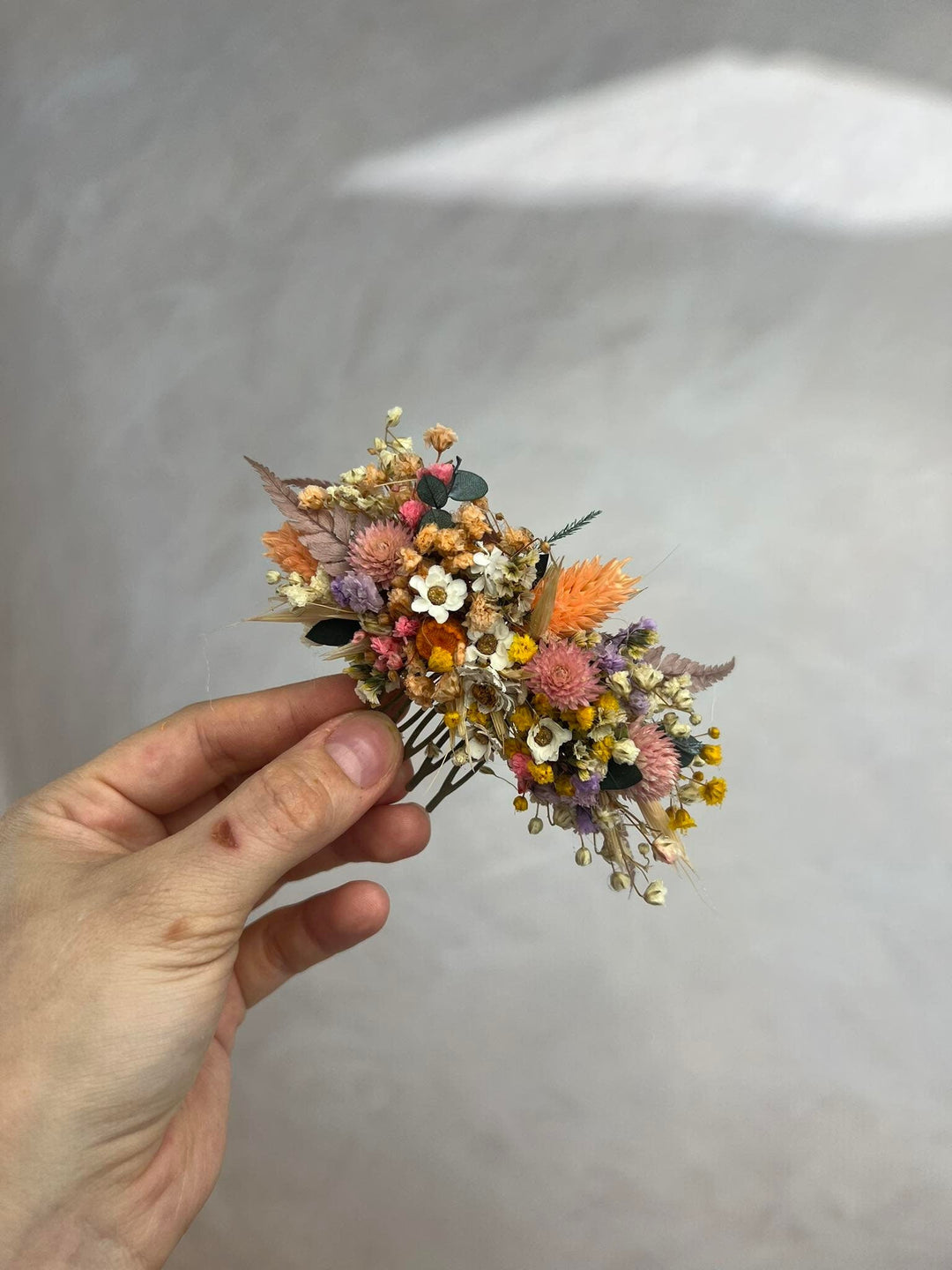 Wildflower Hair Comb: Rustic Bridal Accessory with Preserved Flowers – handmade floral hair accessory by magaela