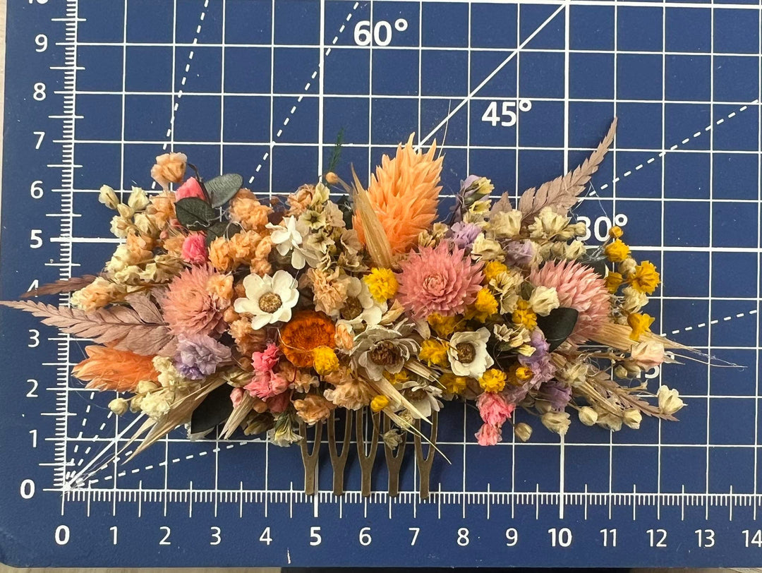 Wildflower Hair Comb: Rustic Bridal Accessory with Preserved Flowers – handmade floral hair accessory by magaela