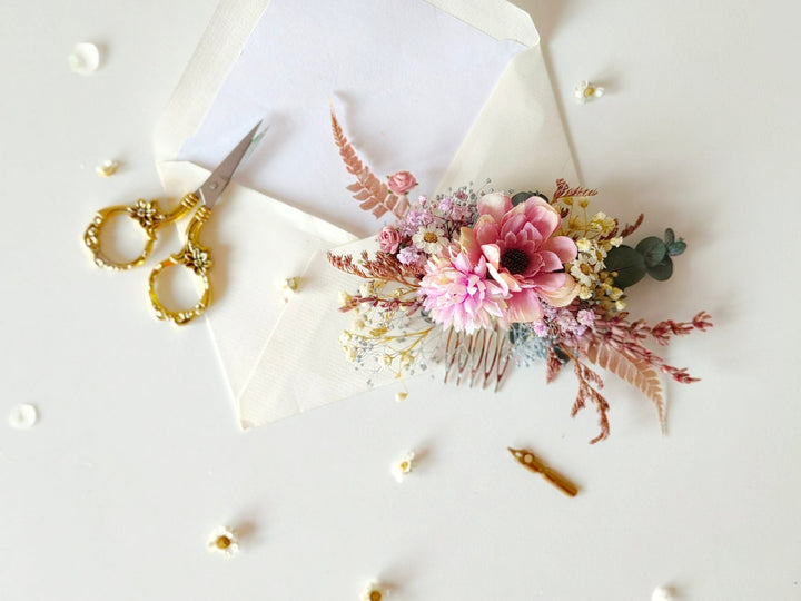 Pink Purple Flower Bridal Set: Boho Wedding Hair Comb, Boutonniere – handmade floral hair accessory by magaela