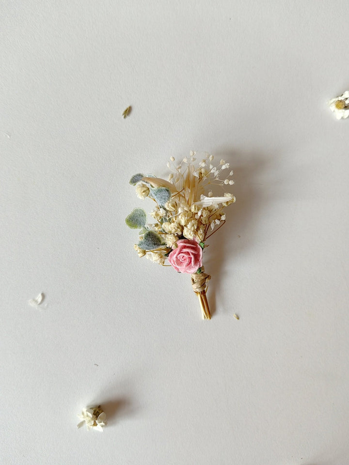 Dusty Pink Wedding Boutonniere: Groom & Bestman Flower Lapel – handmade floral hair accessory by magaela