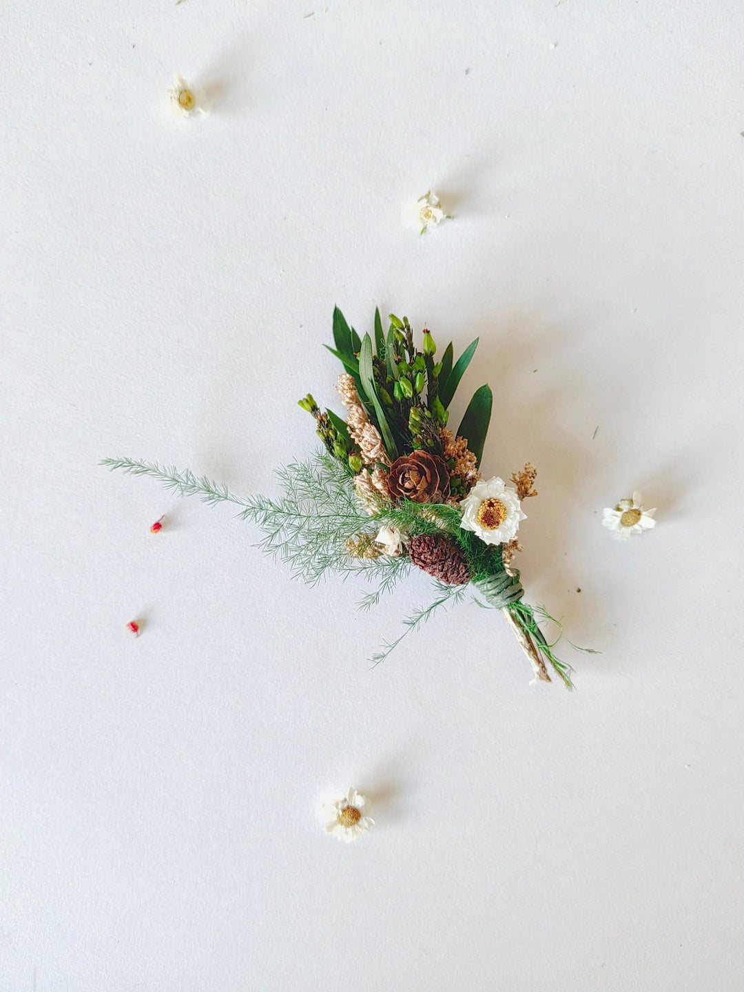 Woodland Groom Boutonniere: Natural Pine Cone Corsage – handmade floral hair accessory by magaela