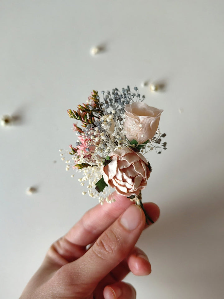 Blush Flower Boutonniere: Summer Wedding Groom Corsage – handmade floral hair accessory by magaela