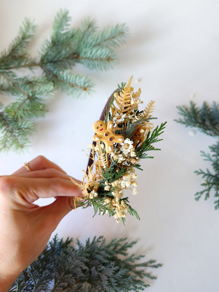Christmas Headband: Gingerbread, Preserved Flowers, Winter Headpiece – handmade floral hair accessory by magaela