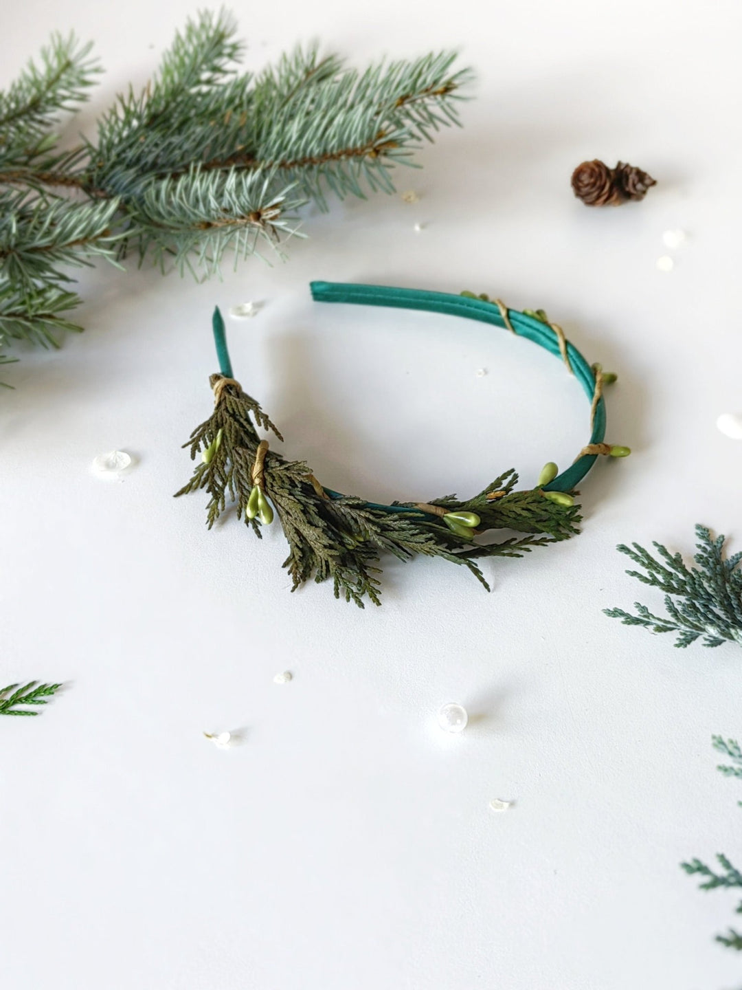 Winter Greenery Headband: Preserved Pine Needle Woodland Headpiece – handmade floral hair accessory by magaela