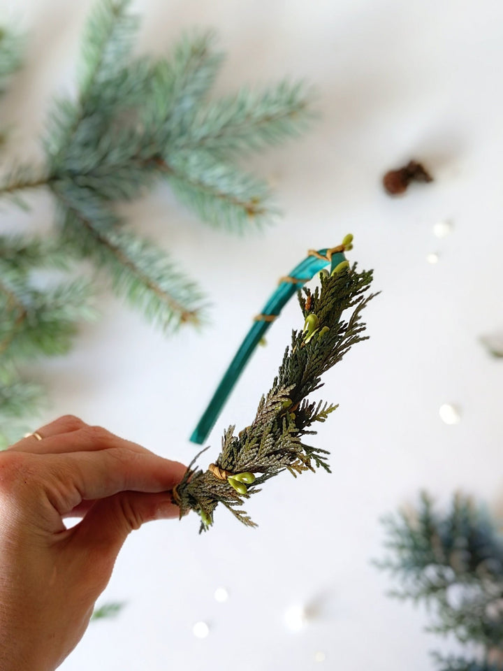 Winter Greenery Headband: Preserved Pine Needle Woodland Headpiece – handmade floral hair accessory by magaela