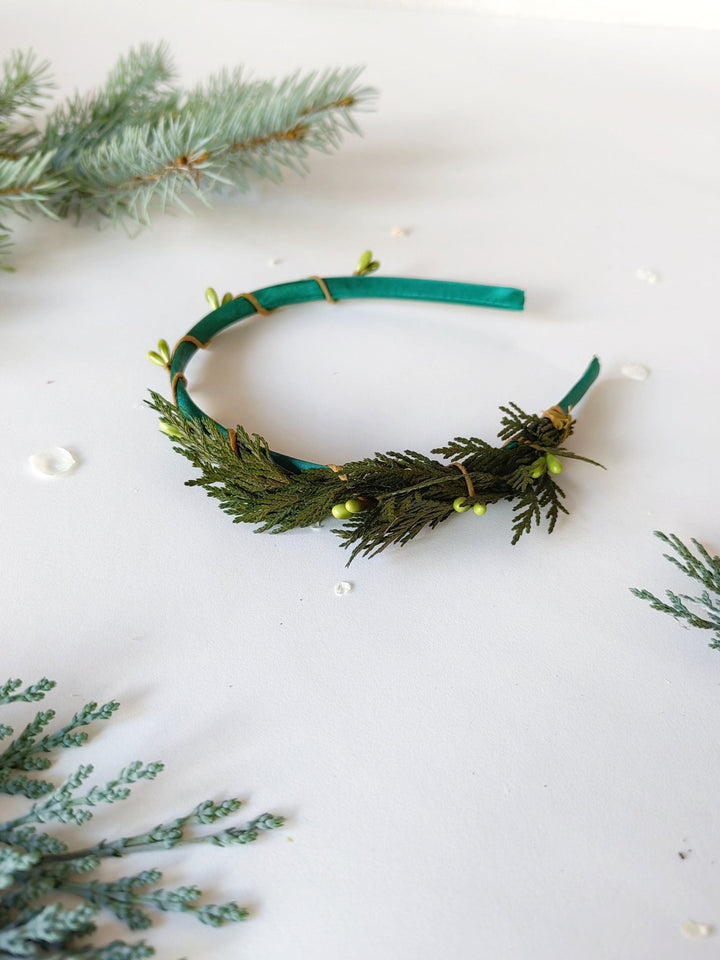 Winter Greenery Headband: Preserved Pine Needle Woodland Headpiece – handmade floral hair accessory by magaela
