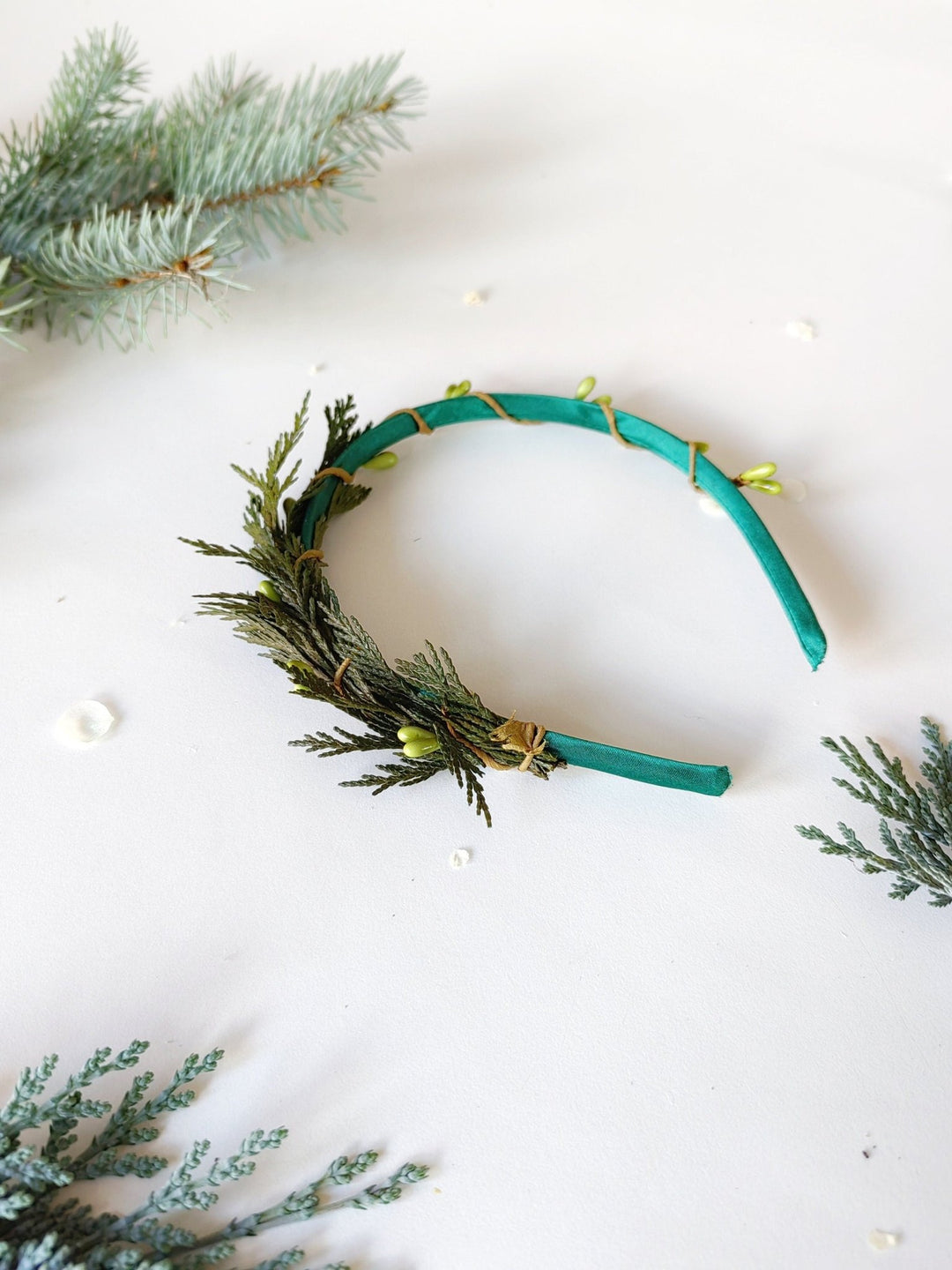 Winter Greenery Headband: Preserved Pine Needle Woodland Headpiece – handmade floral hair accessory by magaela