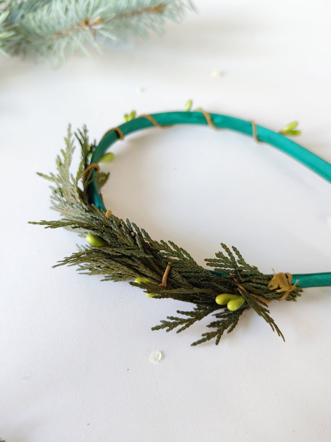 Winter Greenery Headband: Preserved Pine Needle Woodland Headpiece – handmade floral hair accessory by magaela