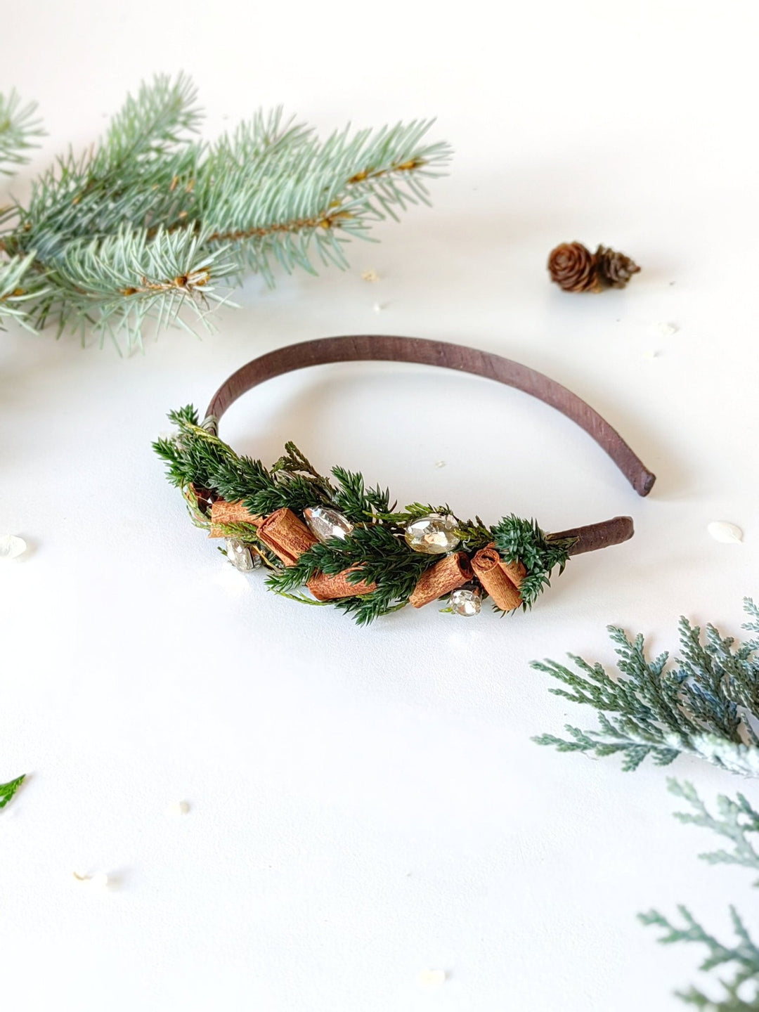 Christmas Flower Headband: Cinnamon, Needles & Strass Holiday Headpiece – handmade floral hair accessory by magaela