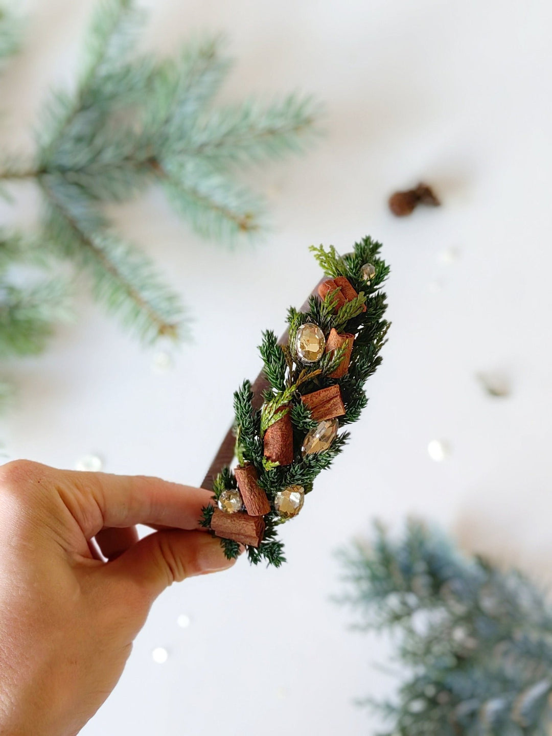 Christmas Flower Headband: Cinnamon, Needles & Strass Holiday Headpiece – handmade floral hair accessory by magaela