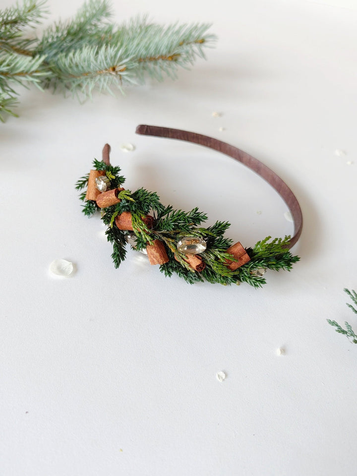 Christmas Flower Headband: Cinnamon, Needles & Strass Holiday Headpiece – handmade floral hair accessory by magaela