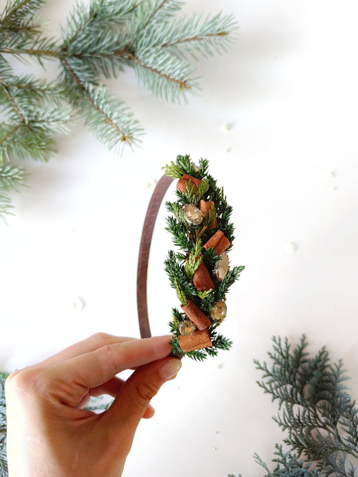 Christmas Flower Headband: Cinnamon, Needles & Strass Holiday Headpiece – handmade floral hair accessory by magaela
