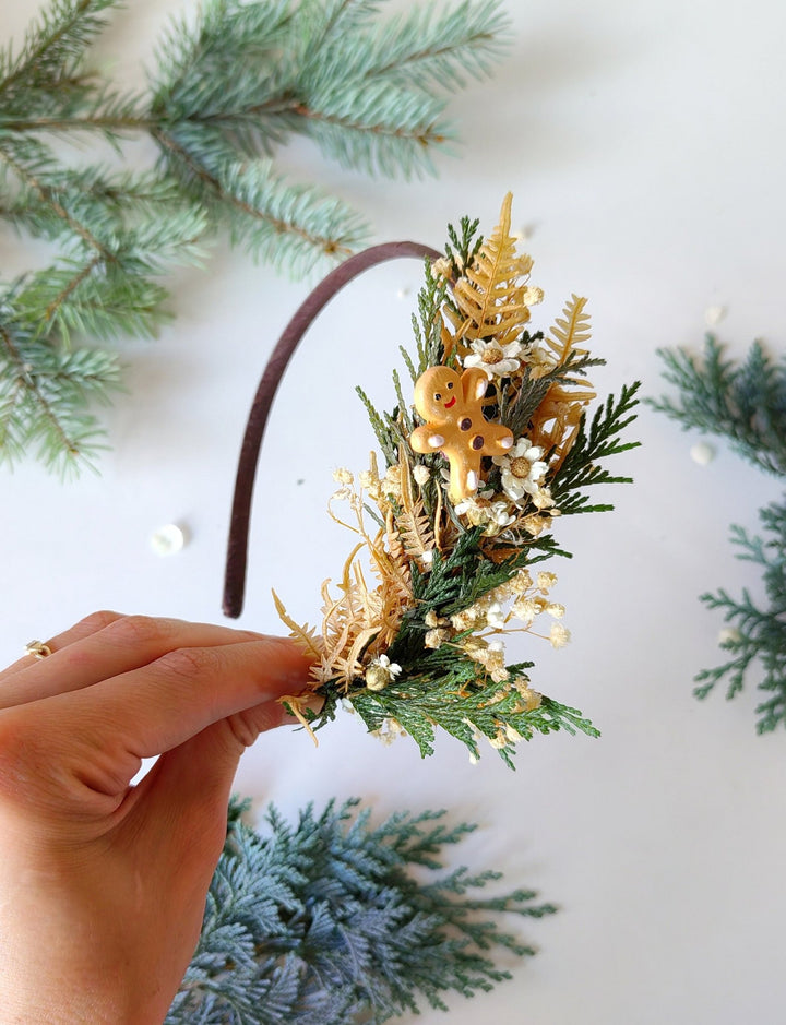 Christmas Headband: Gingerbread, Preserved Flowers, Winter Headpiece – handmade floral hair accessory by magaela