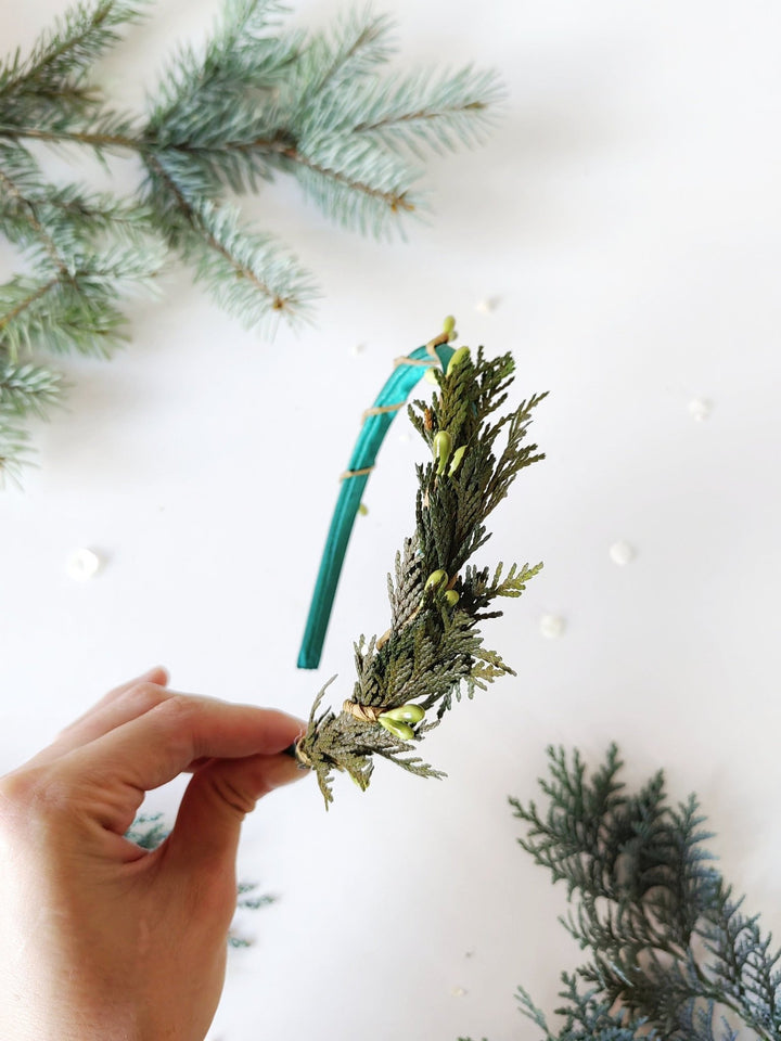 Winter Greenery Headband: Preserved Pine Needle Woodland Headpiece – handmade floral hair accessory by magaela
